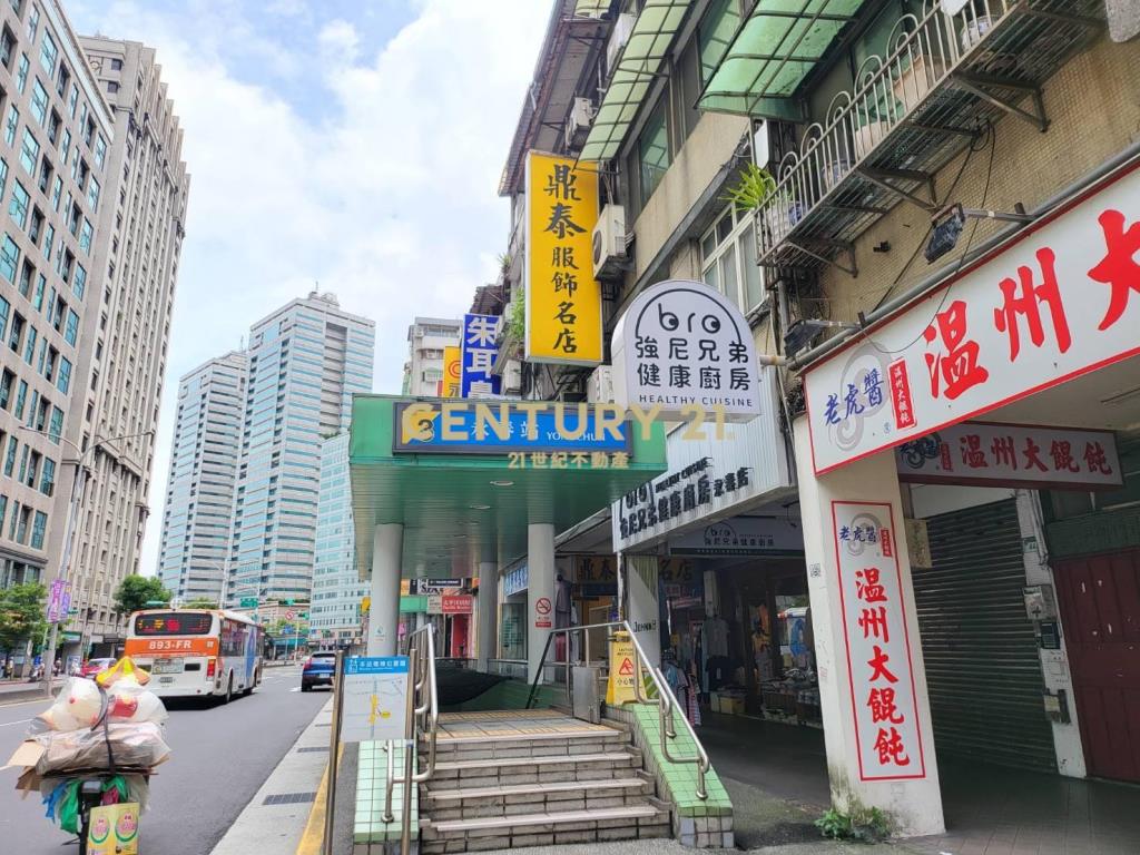 信義區1+2樓金店面