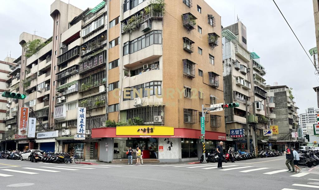 農安街三角窗收租金店面