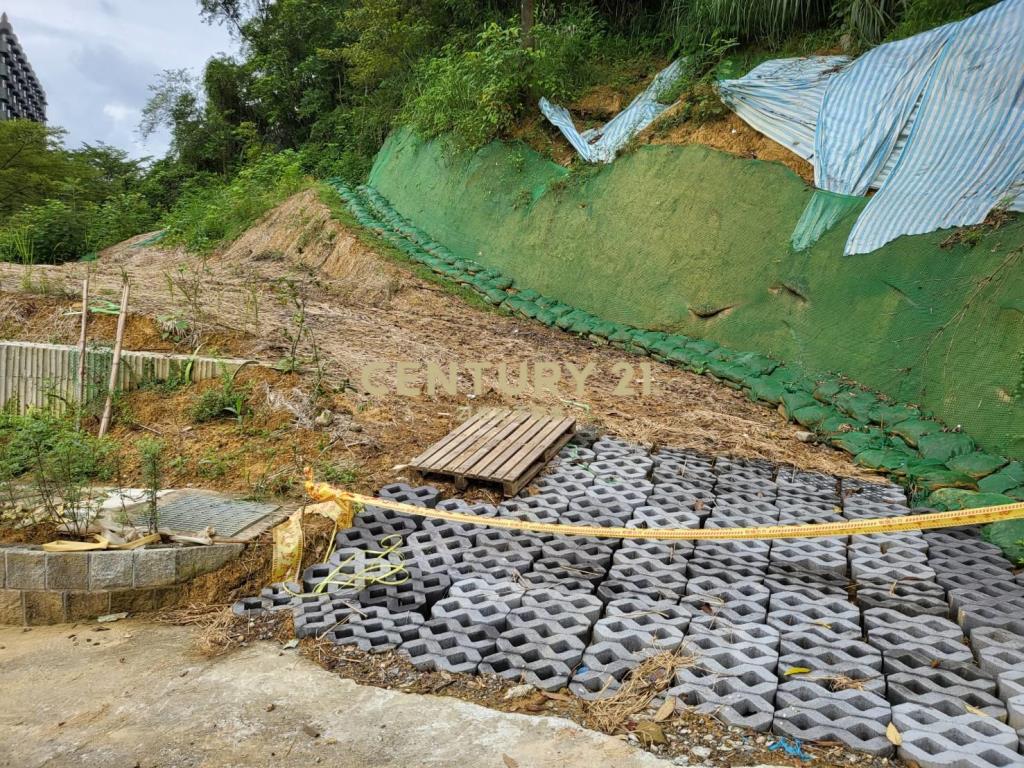 茄苳瀑布離塵不離城山林綠水澗