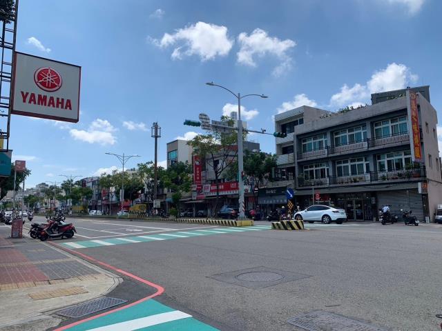 平鎮延平路三角窗店地