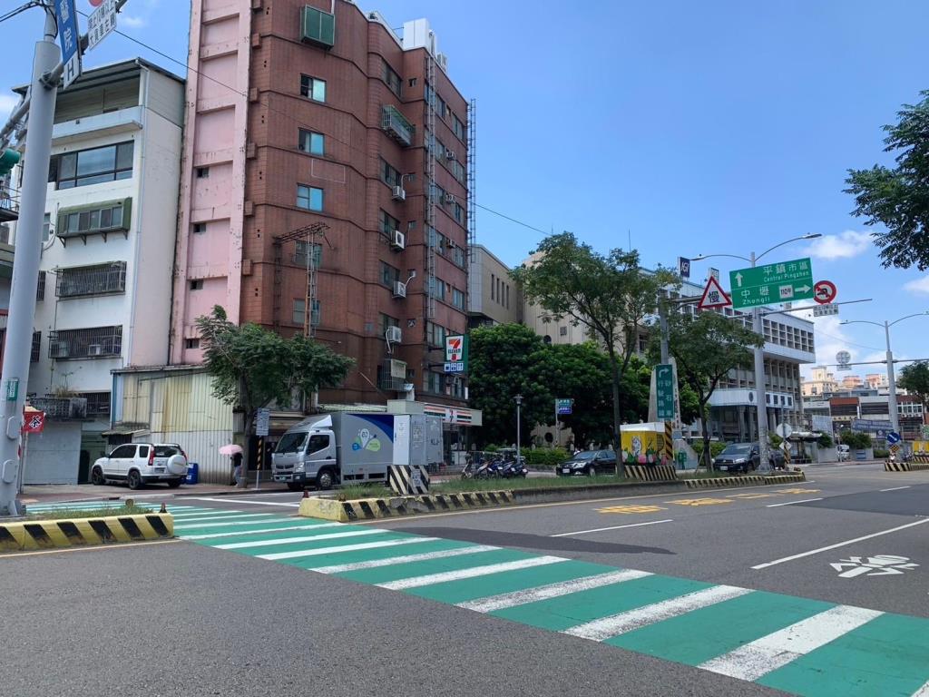 平鎮延平路三角窗店地