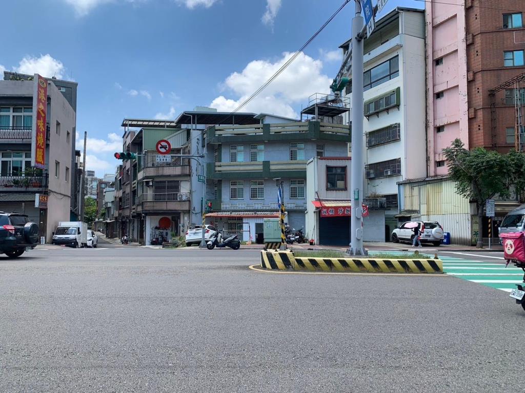 平鎮延平路三角窗店地