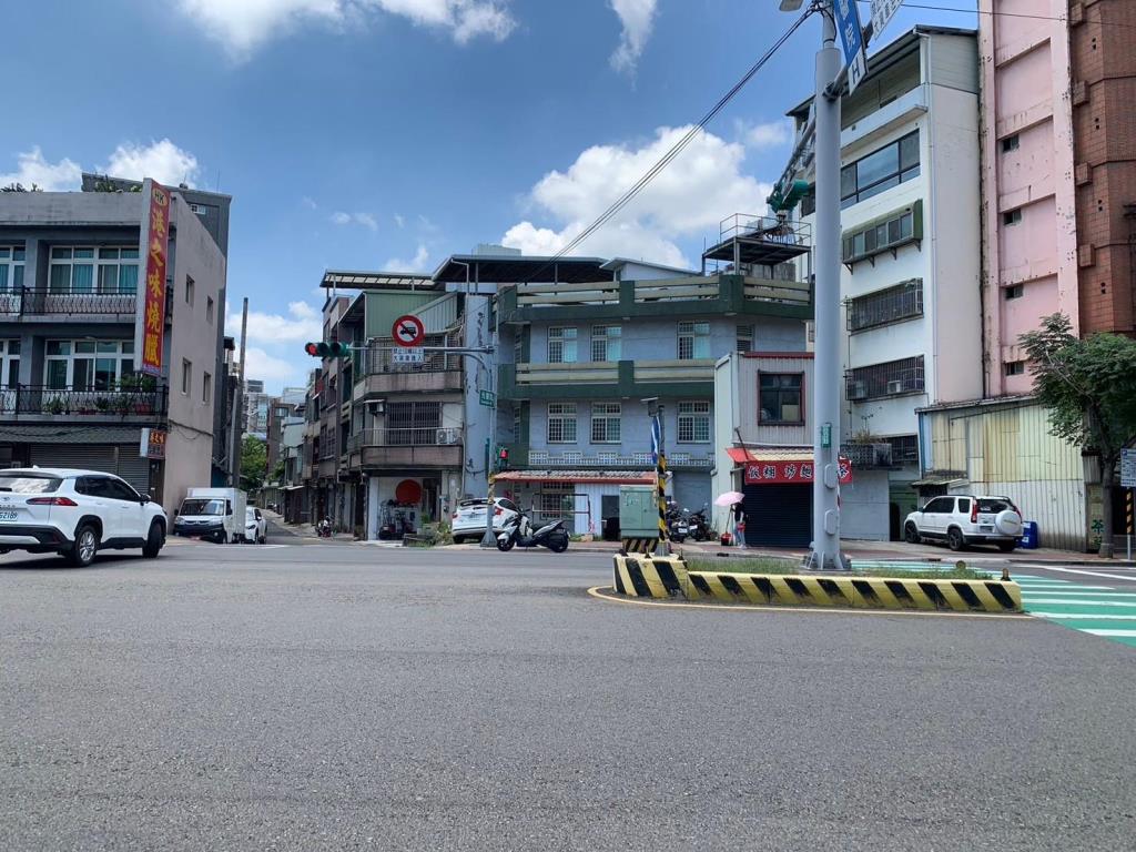 平鎮延平路三角窗店地