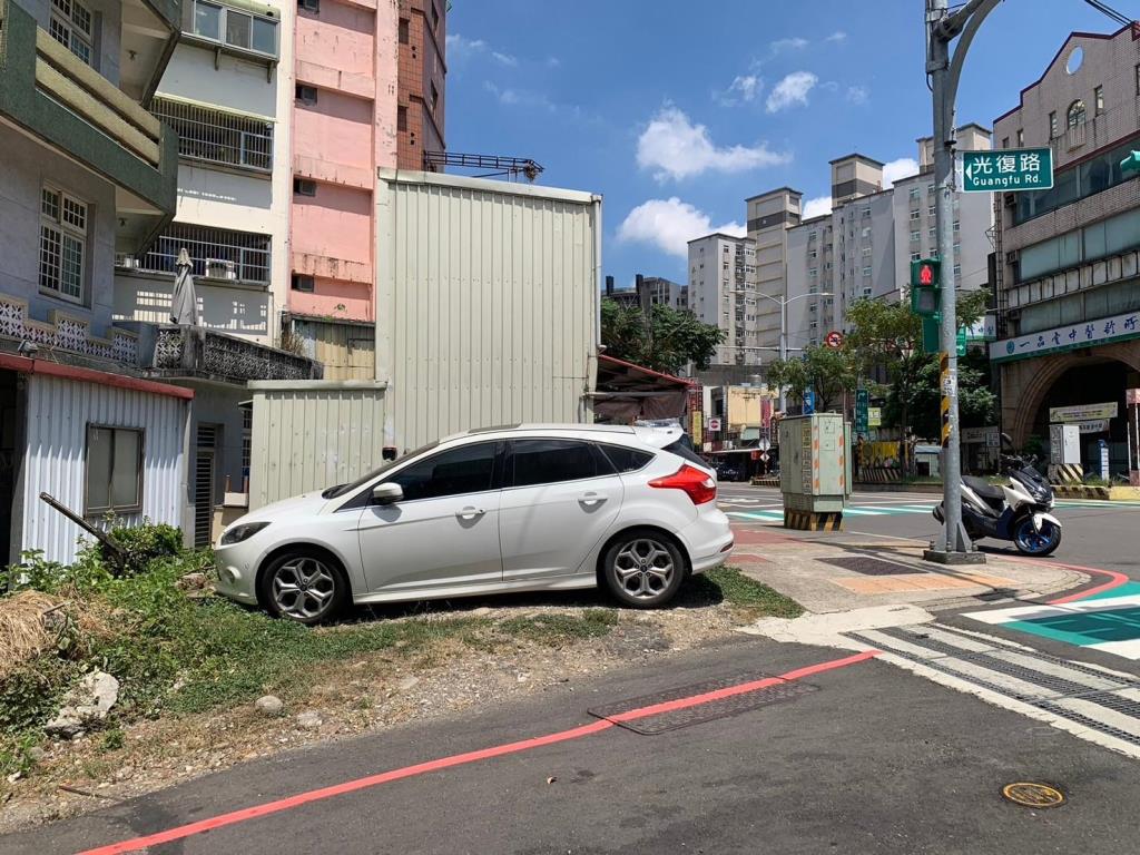 平鎮延平路三角窗店地