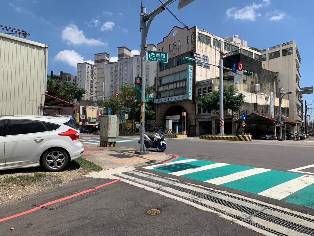 平鎮延平路三角窗店地