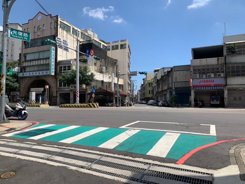 平鎮延平路三角窗店地