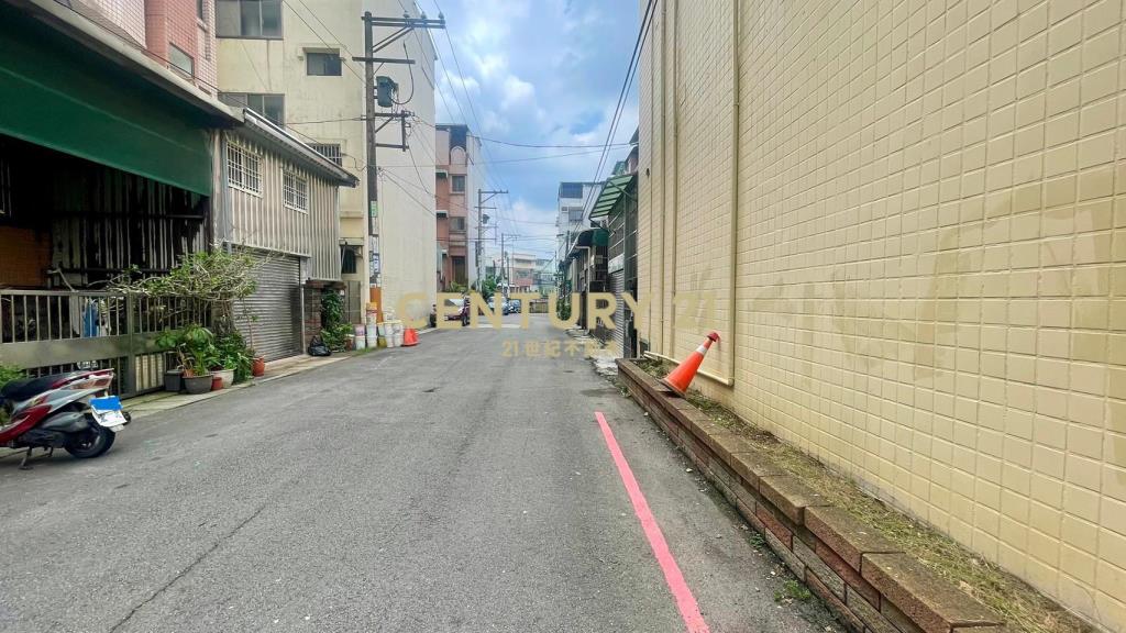 楊湖路前院停車透天