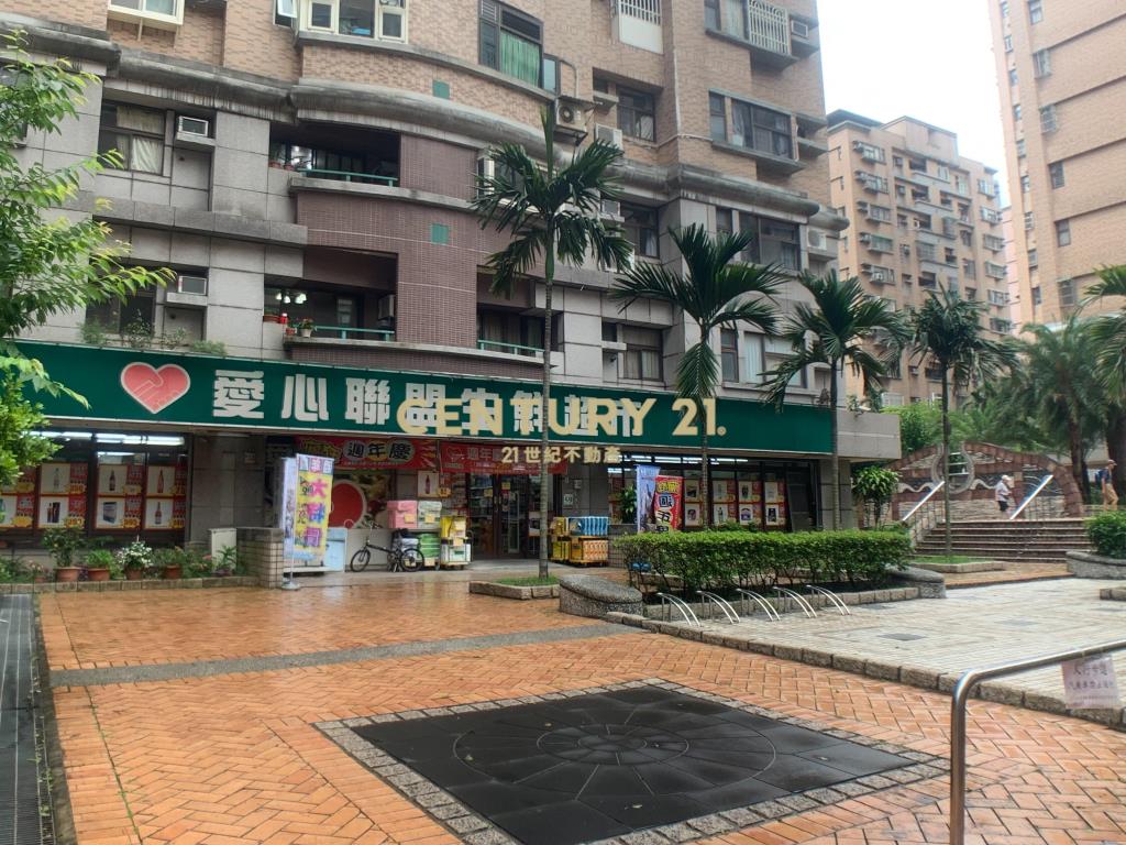 陸光新城大面寬收租雙店面