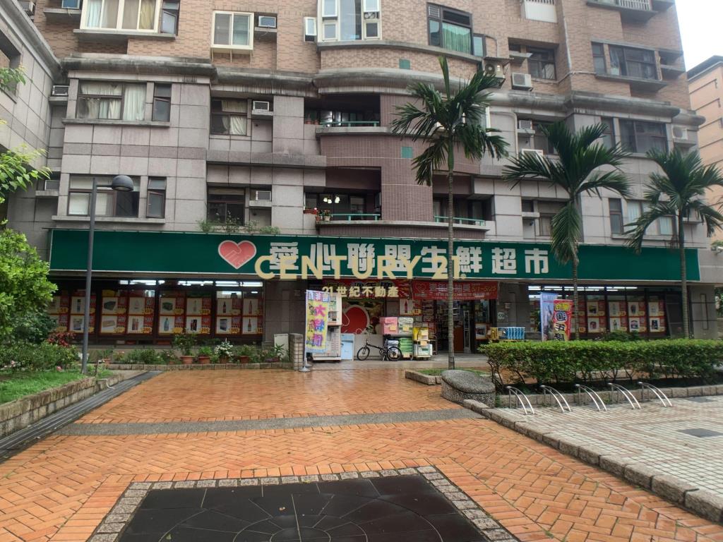 陸光新城大面寬收租雙店面