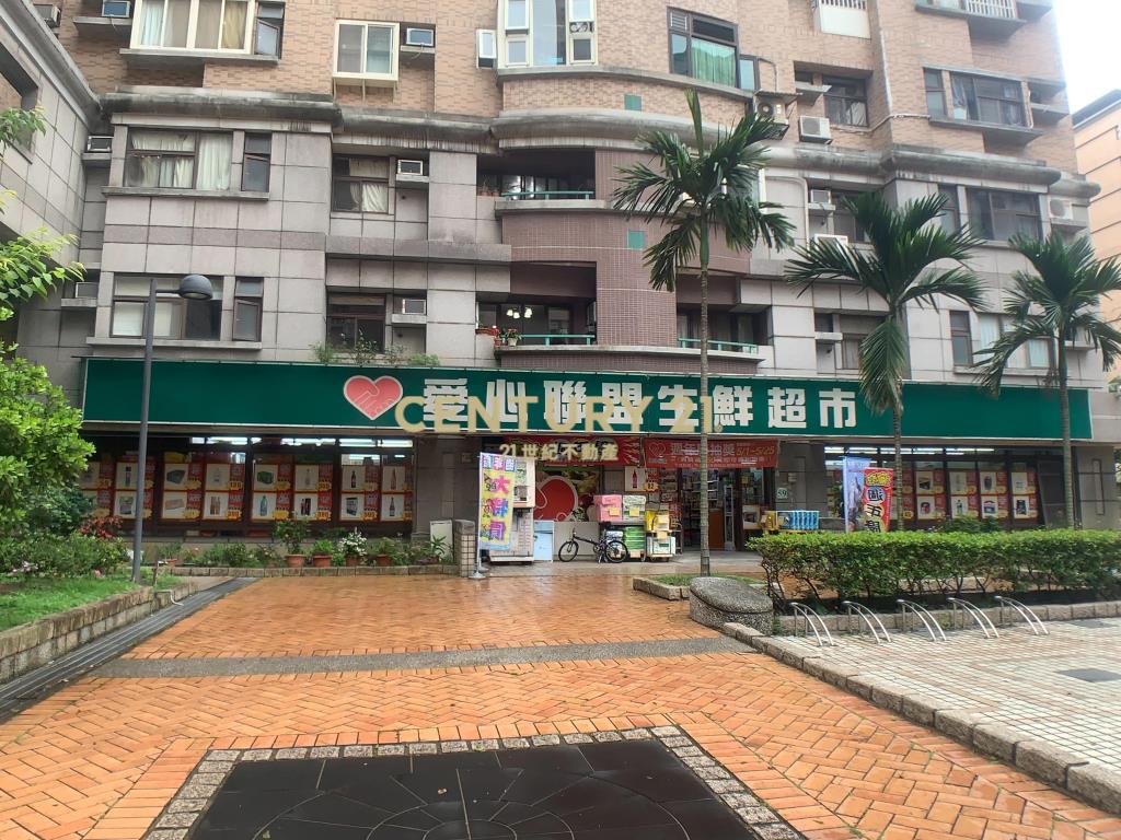 陸光新城大面寬收租雙店面