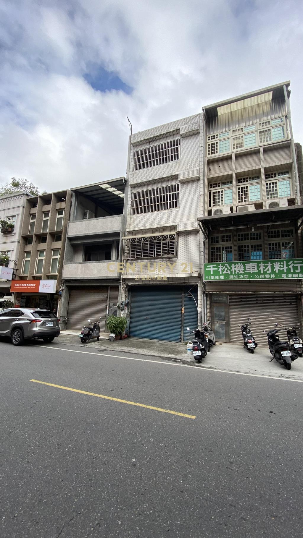 新明市場旁超大金透店