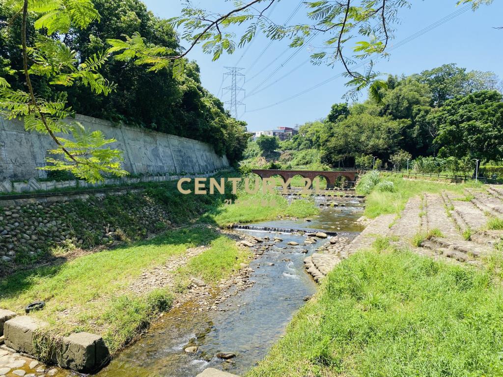 龍潭三坑老街建地