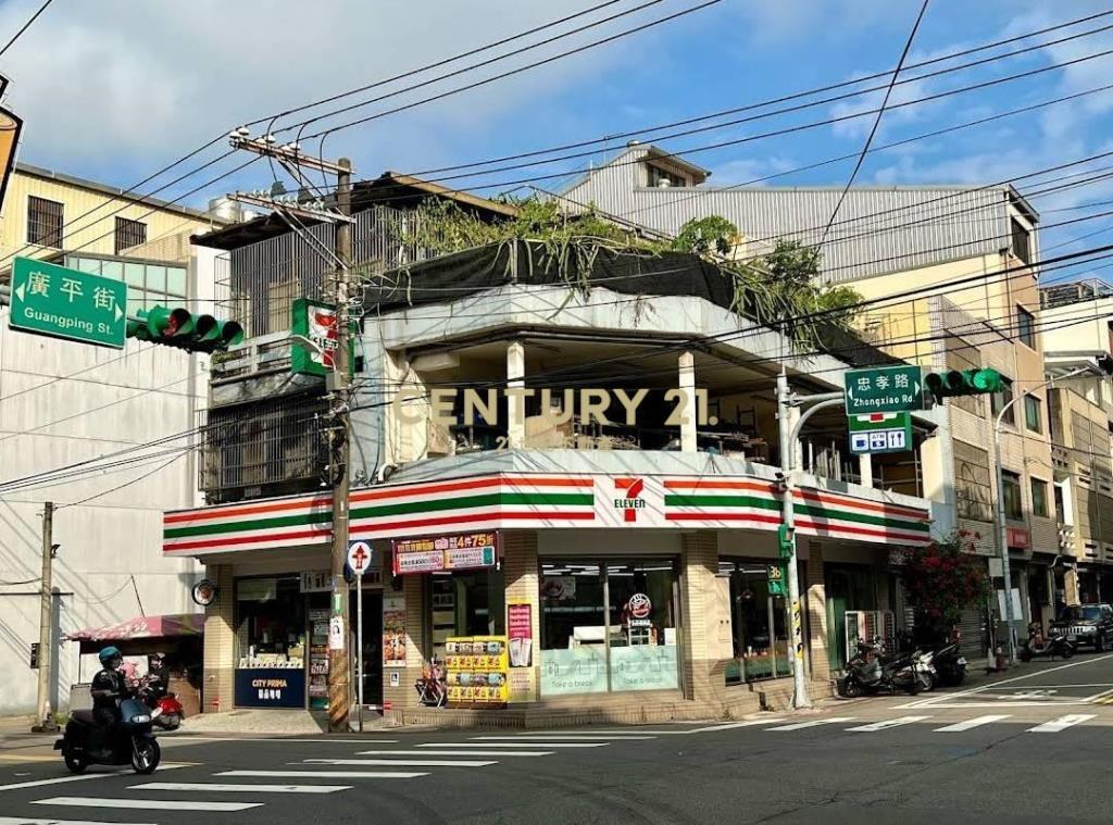 平鎮育達商圈稀有三面路透店