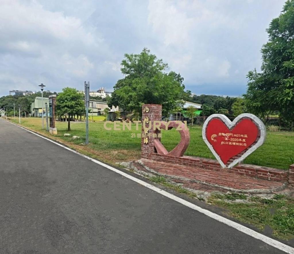 平鎮區鎮興里自行車道旁美田