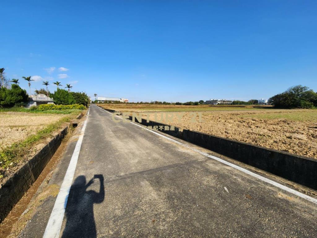 新屋雙面臨路美農地