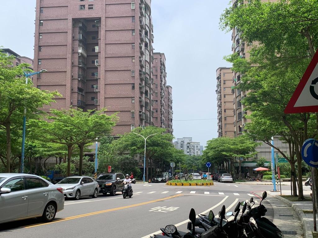 【向陽團隊】龜山陸光路燙金店面