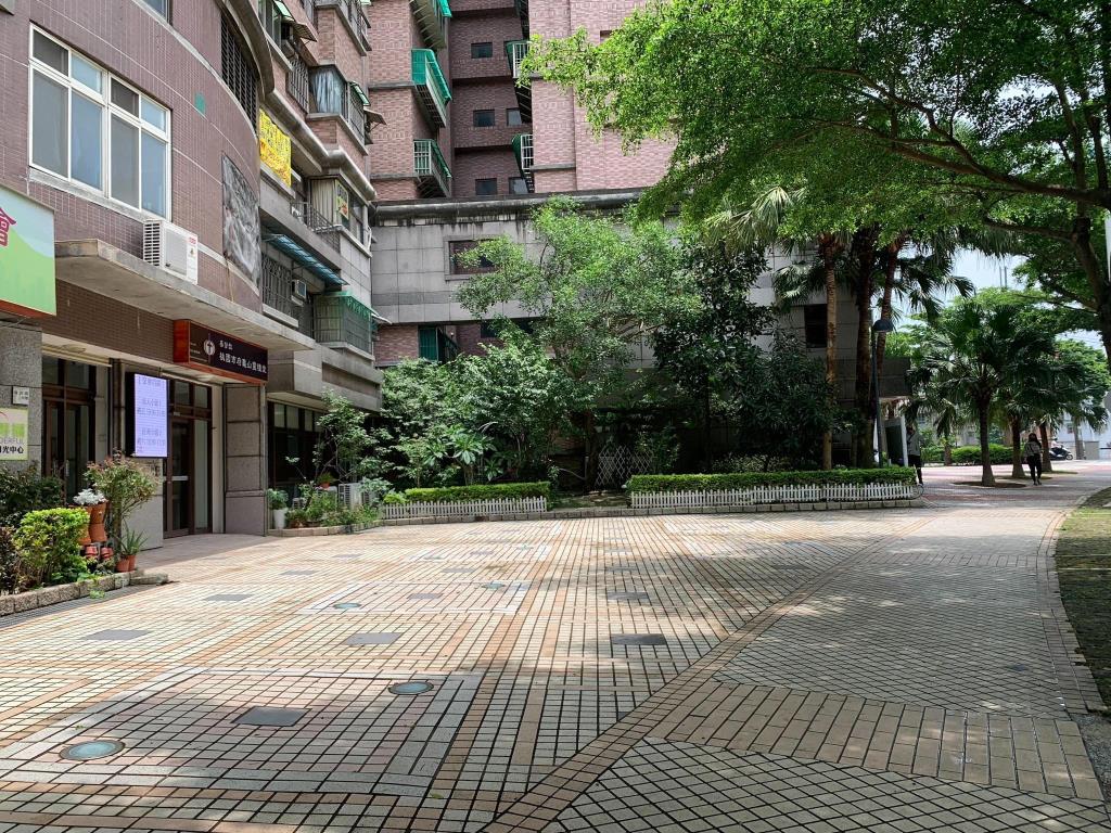 【向陽團隊】龜山陸光路燙金店面