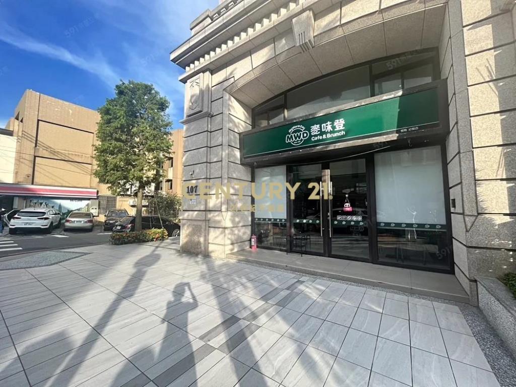 鼎藏大硯轉角金店面