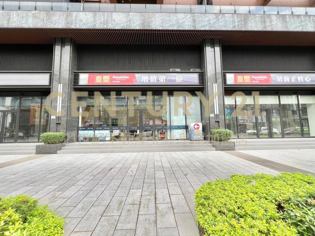 站前皇璽3層大店面