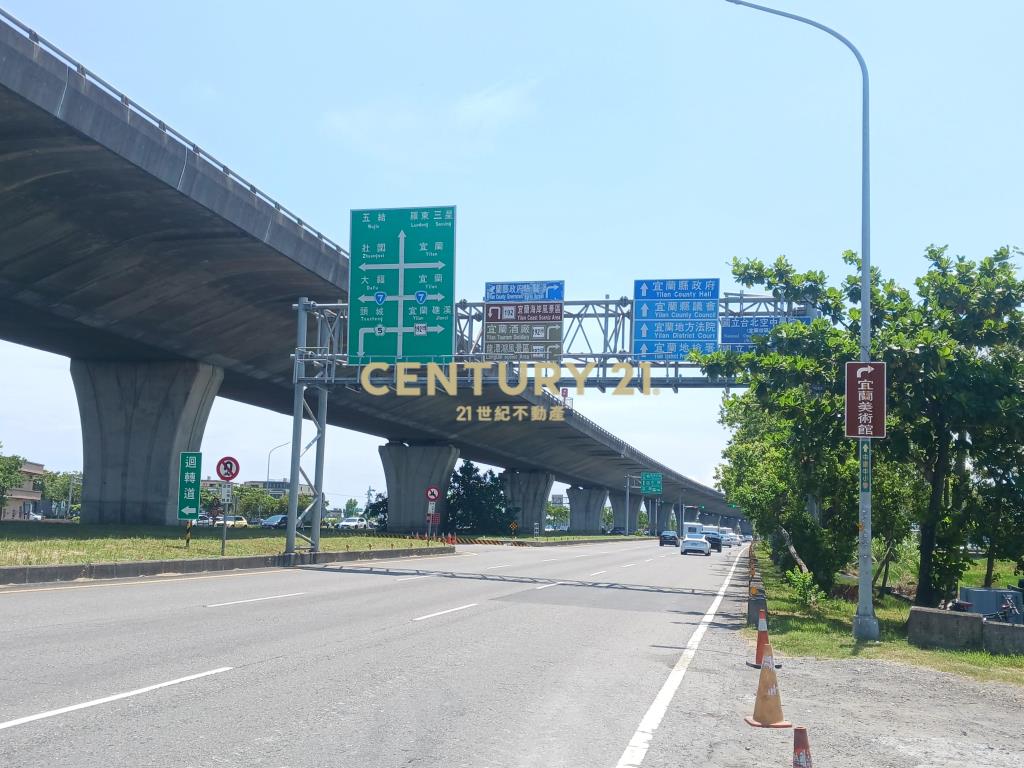 AC838礁溪高速公路旁足坪農地