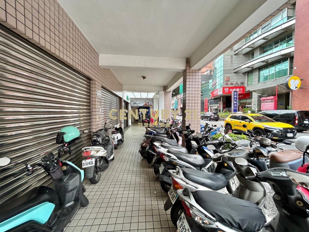 EH026公正路黃金三角窗(店面)租