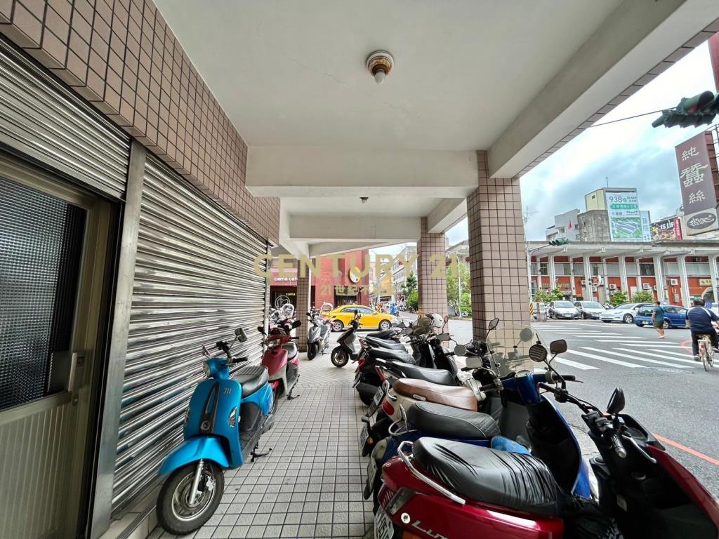 EH026公正路黃金三角窗(店面)租