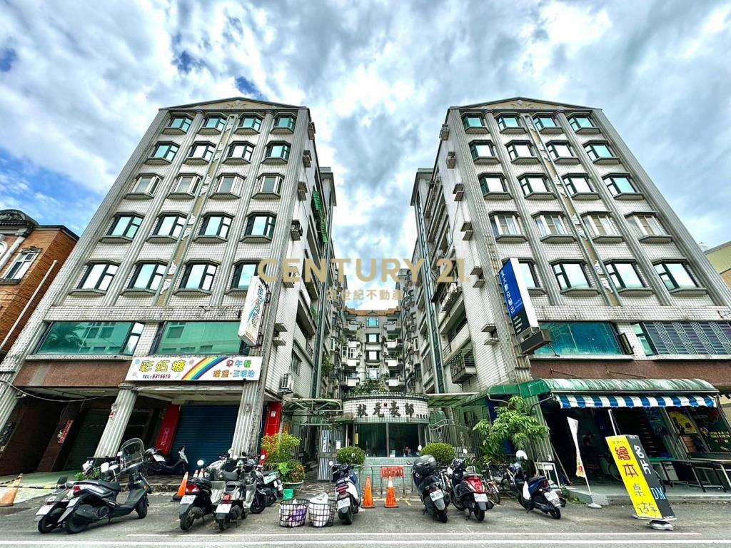 DA826宜大女中路上金店住