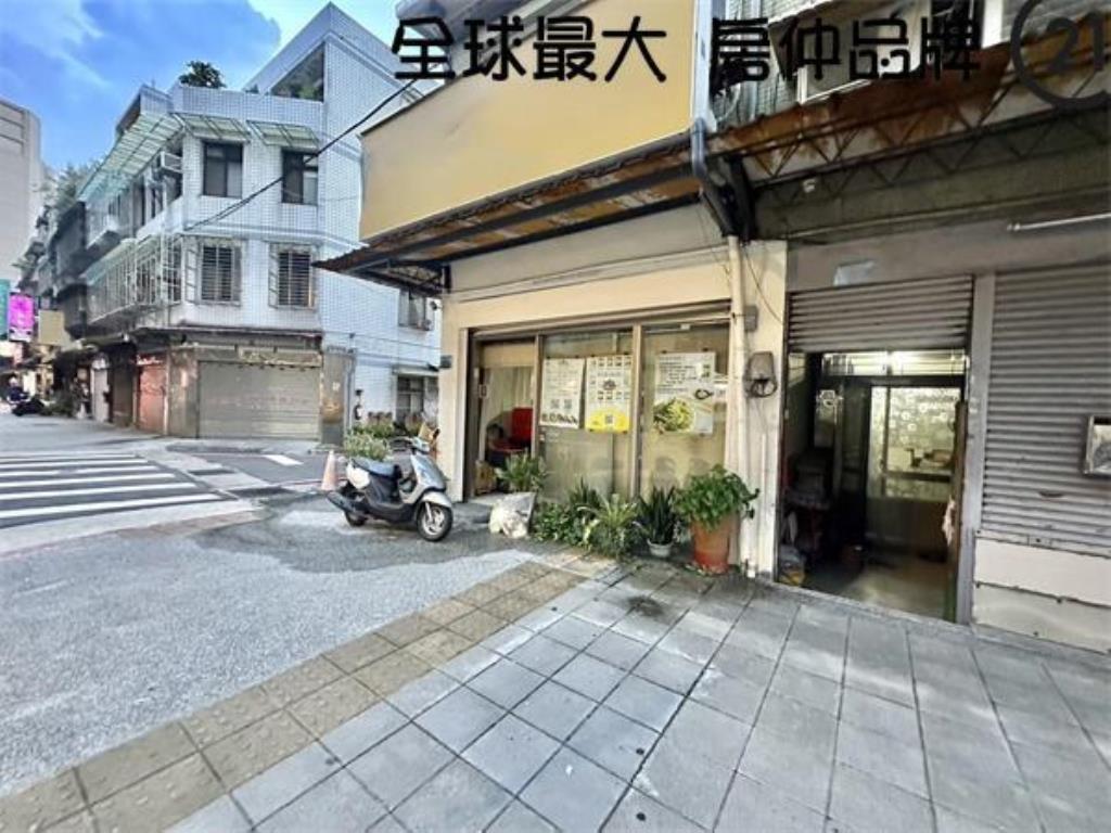 ㊝板新捷運三角窗透店