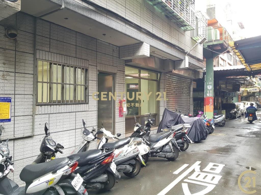 仁興市場三角窗金店面