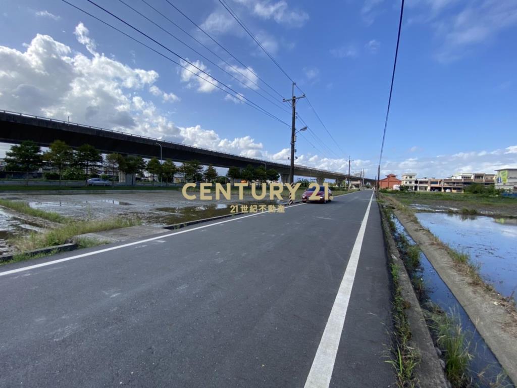 IC125冬山高速公路旁足坪農地