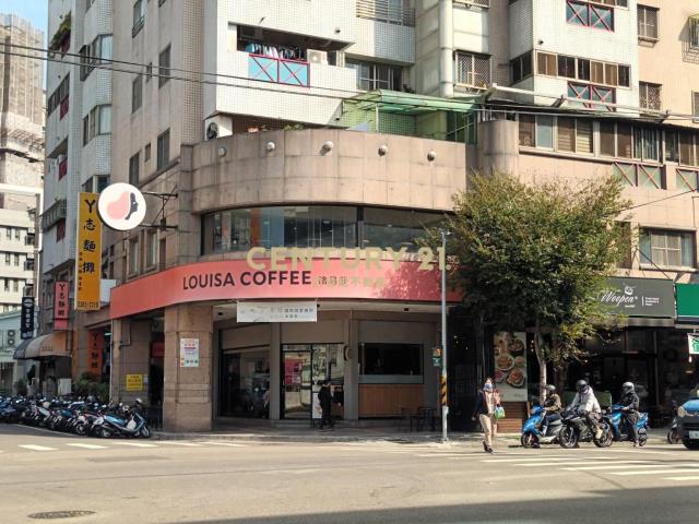 20米三角窗金店面