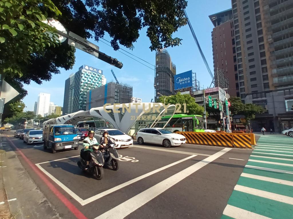 捷運藍線2房車位樹梢戶