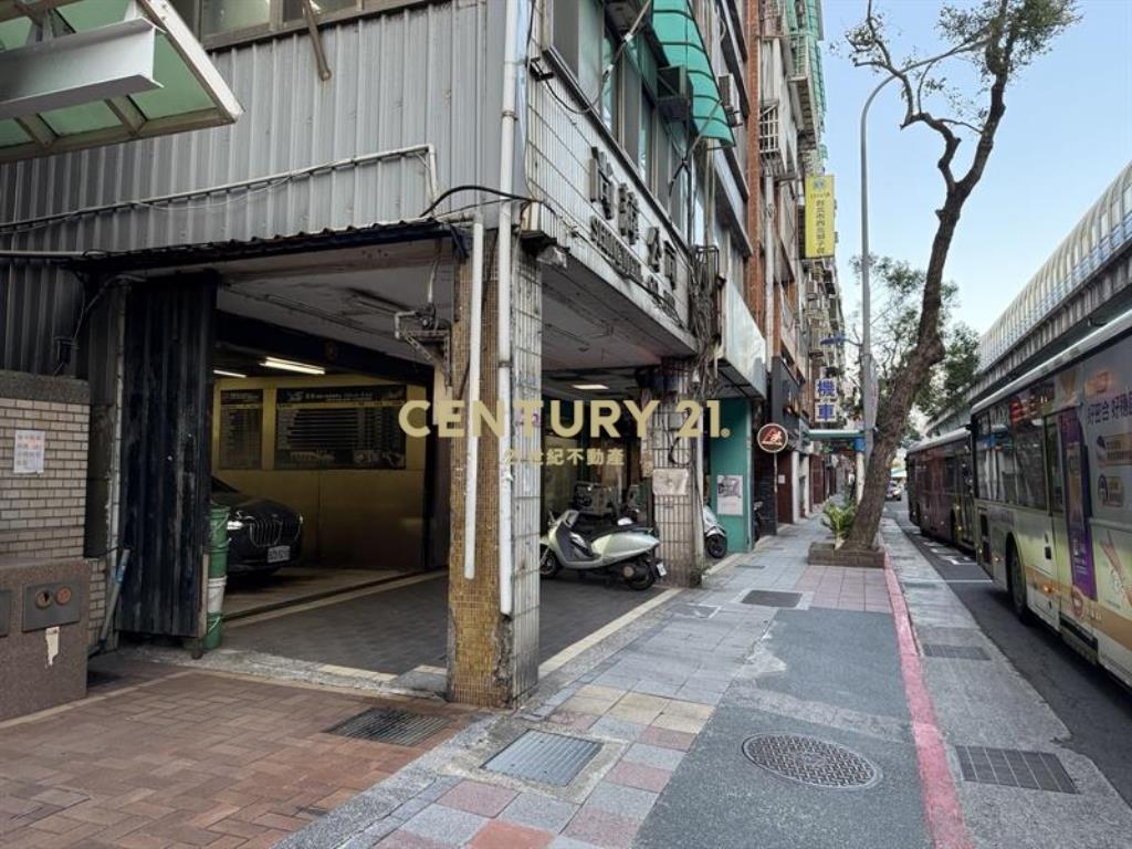 燙金.復興北路大面寬店面