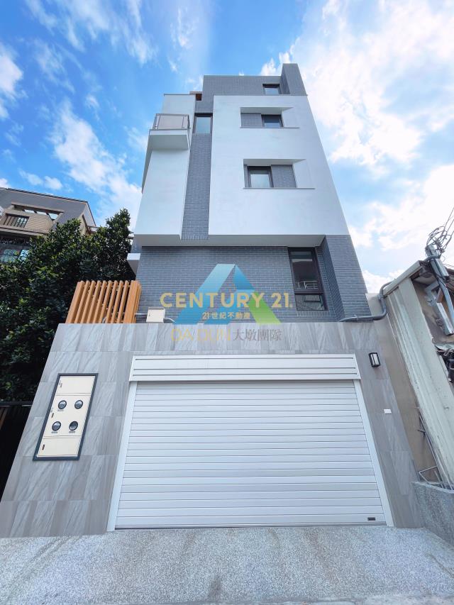 全新完工市中心電梯別墅