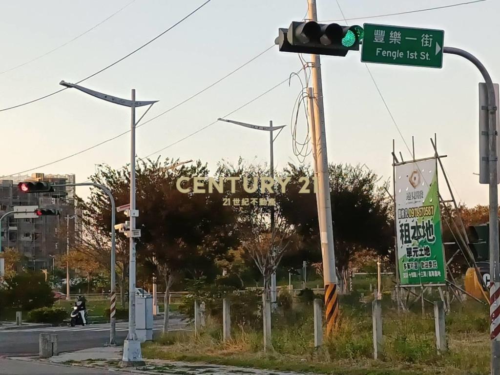 洲際球場.萬坪公園臨路建地