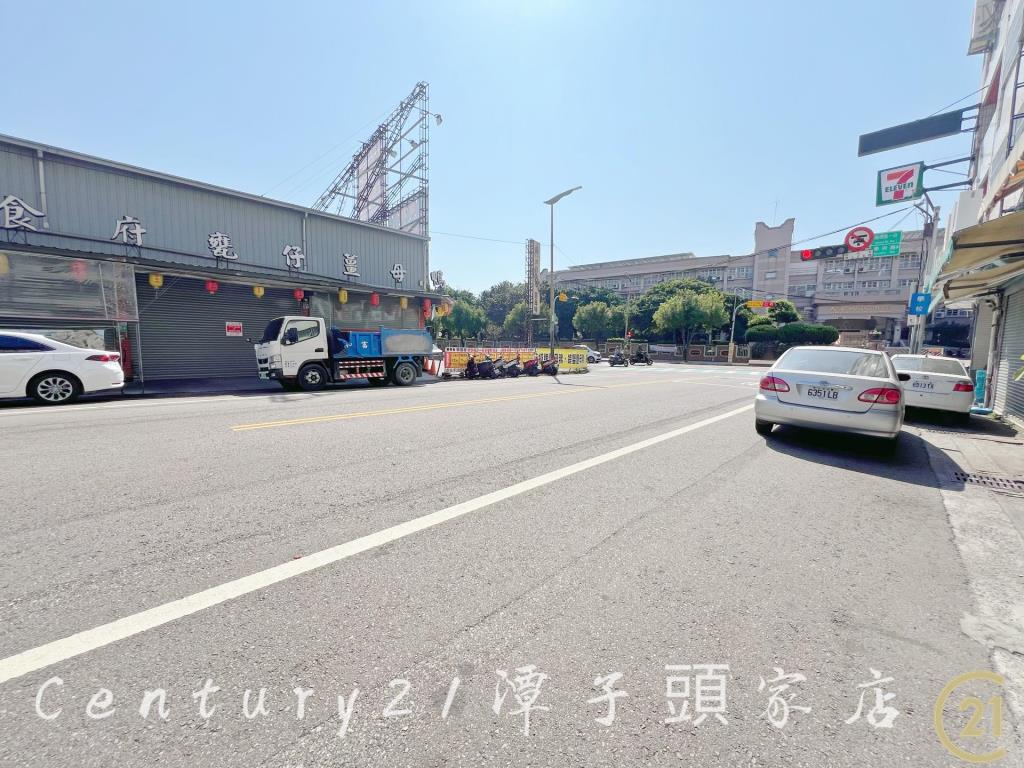 大雅破百坪臨路店住