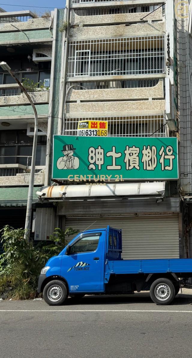 崙背近85度C前後雙店面